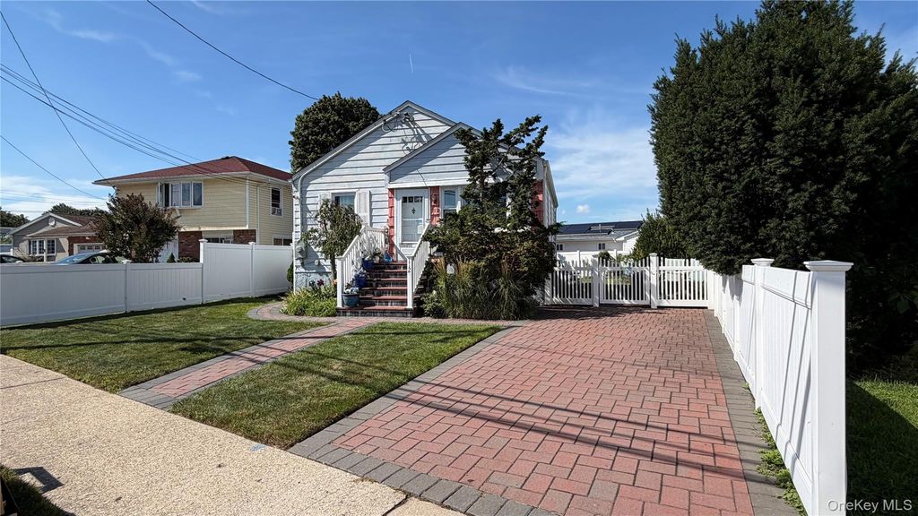 112 Morgan Street, Hicksville, NY 11801 — photo 2