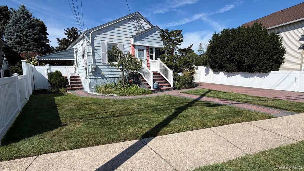 112 Morgan Street, Hicksville, NY 11801 — photo 3