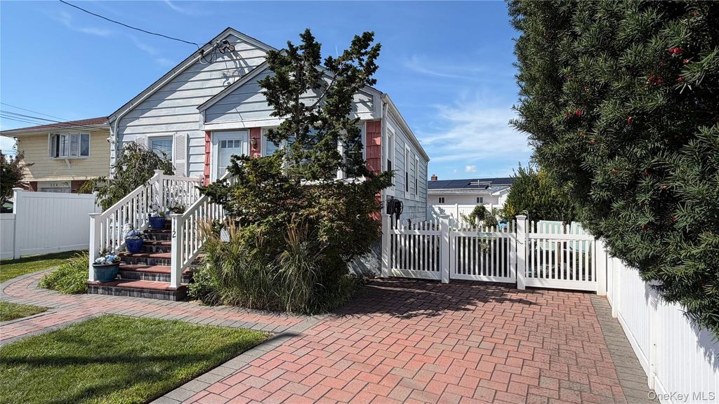 112 Morgan Street, Hicksville, NY 11801 — photo 4