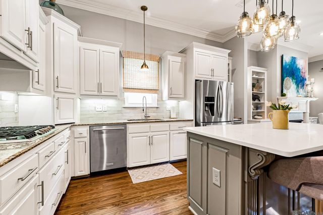 11035 Shoreline Dr, Baton Rouge, LA 70809