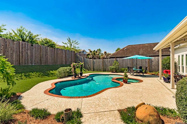 11035 Shoreline Dr, Baton Rouge, LA 70809