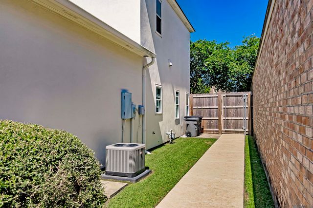 11035 Shoreline Dr, Baton Rouge, LA 70809