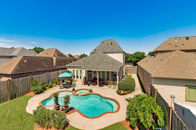 11035 Shoreline Dr, Baton Rouge, LA 70809