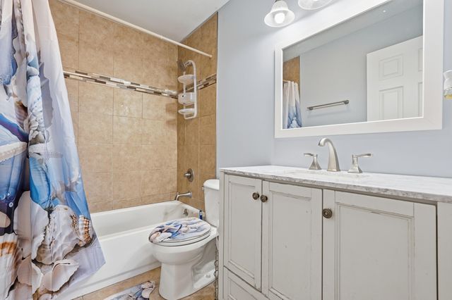 8203 Rosewood Court, Highland, IN 46322