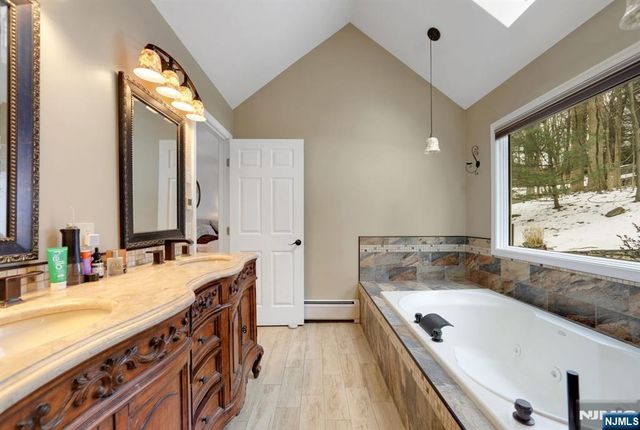 1 Broadway, Park Ridge, NJ 07656