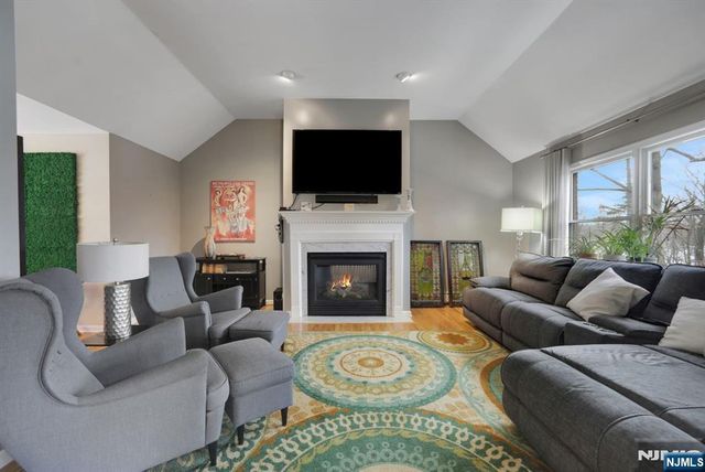 1 Broadway, Park Ridge, NJ 07656