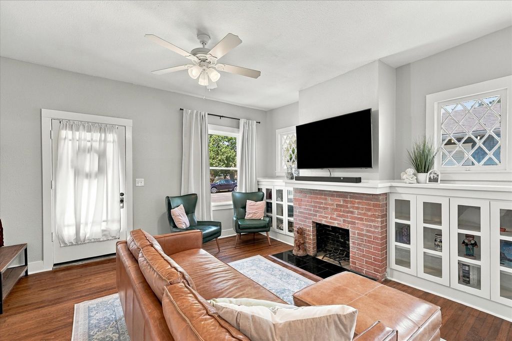 1933 Fairmount Avenue, Fort Worth, TX 76110 — exterior