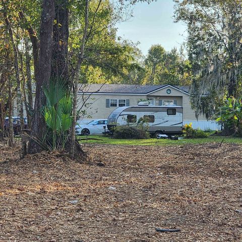 208 Swamp Dr, Bourg, LA 70343