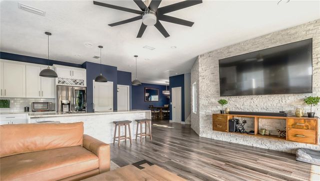 7507 N DARTMOUTH AVENUE, Tampa, FL 33604