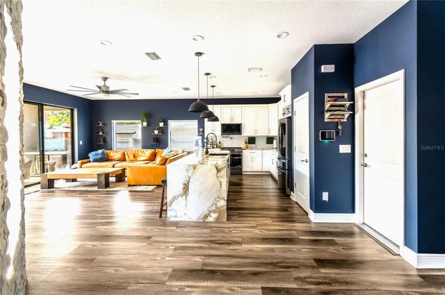 7507 N DARTMOUTH AVENUE, Tampa, FL 33604