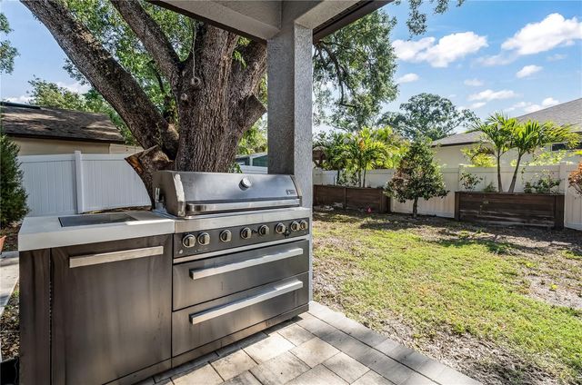 7507 N DARTMOUTH AVENUE, Tampa, FL 33604