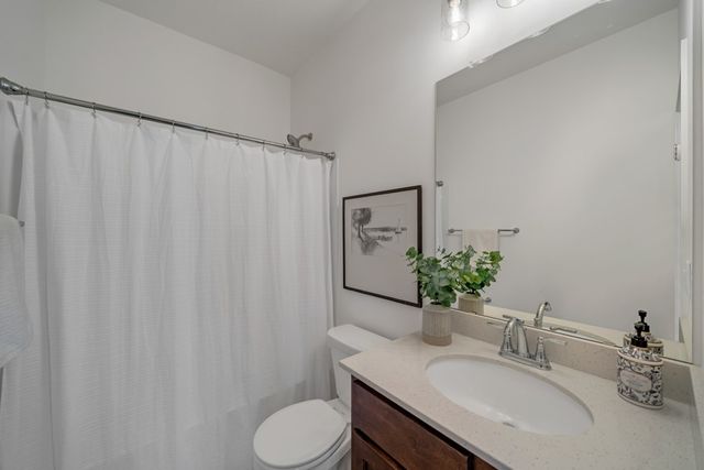 150 NW Rolling Circle, Waukee, IA 50263