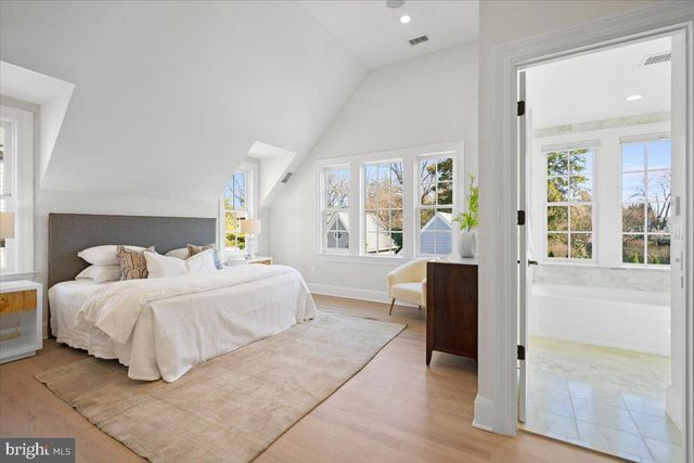 3213 FOXHALL RD NW, Washington, DC 20016