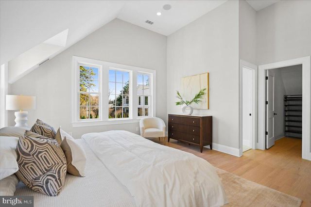 3213 FOXHALL RD NW, Washington, DC 20016