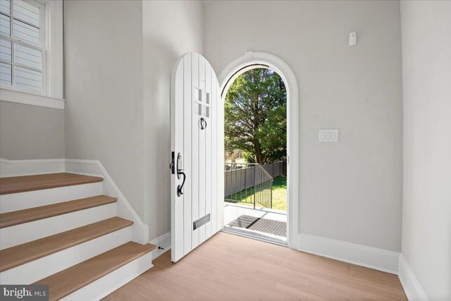 3213 FOXHALL RD NW, Washington, DC 20016