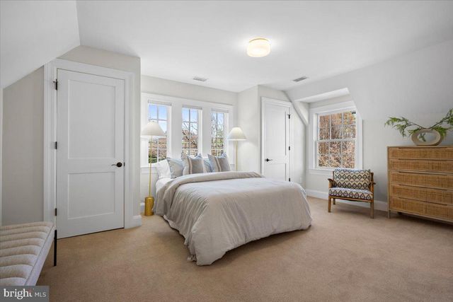 3213 FOXHALL RD NW, Washington, DC 20016