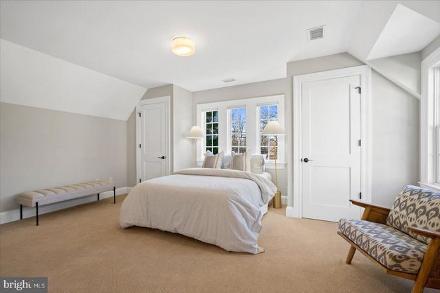 3213 FOXHALL RD NW, Washington, DC 20016