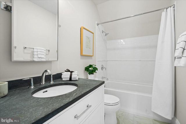 3213 FOXHALL RD NW, Washington, DC 20016