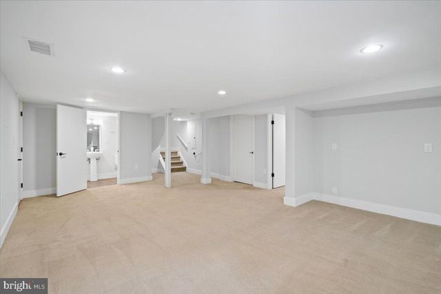 3213 FOXHALL RD NW, Washington, DC 20016