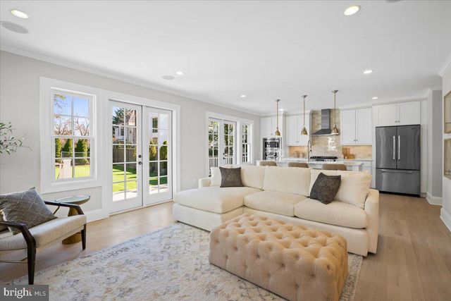 3213 FOXHALL RD NW, Washington, DC 20016