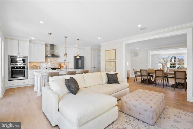 3213 FOXHALL RD NW, Washington, DC 20016