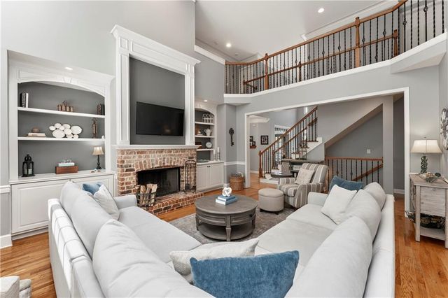 929 Ravenwood Way, Canton, GA 30115