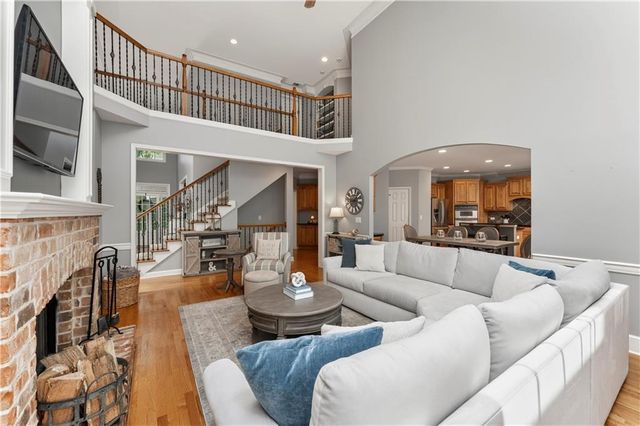 929 Ravenwood Way, Canton, GA 30115