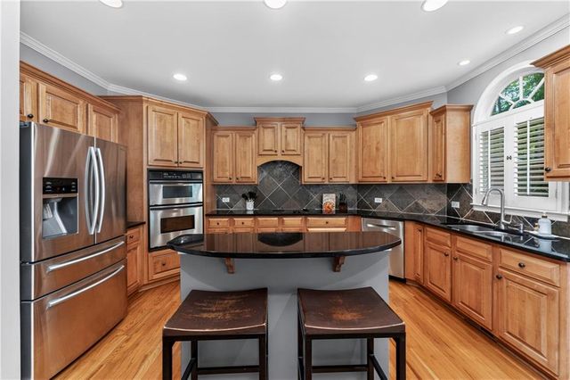 929 Ravenwood Way, Canton, GA 30115