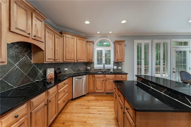 929 Ravenwood Way, Canton, GA 30115
