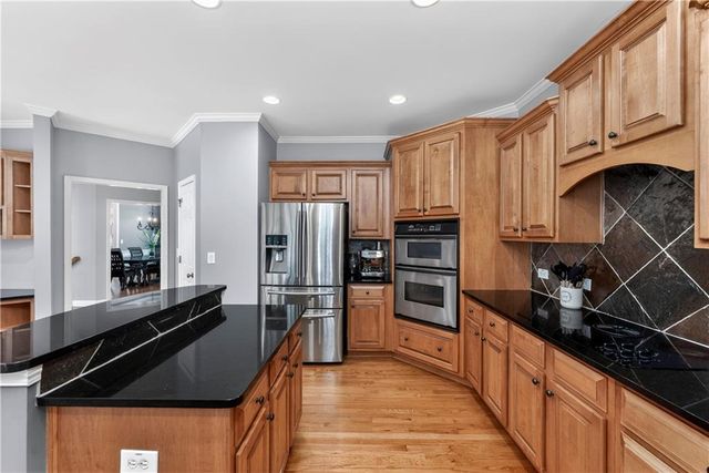 929 Ravenwood Way, Canton, GA 30115