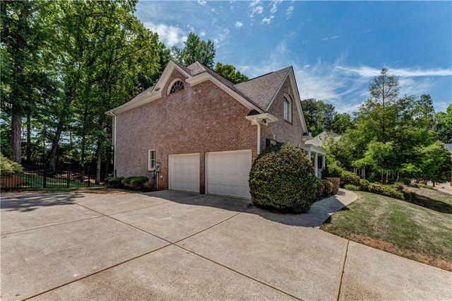 929 Ravenwood Way, Canton, GA 30115