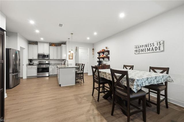 513 Eldridge LN, Chesapeake, VA 23323