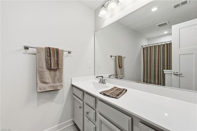 513 Eldridge LN, Chesapeake, VA 23323