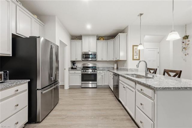 513 Eldridge LN, Chesapeake, VA 23323