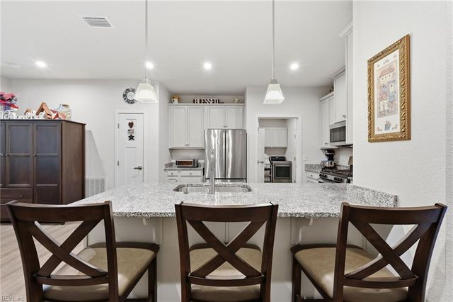 513 Eldridge LN, Chesapeake, VA 23323