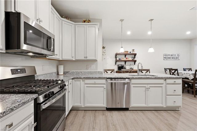 513 Eldridge LN, Chesapeake, VA 23323
