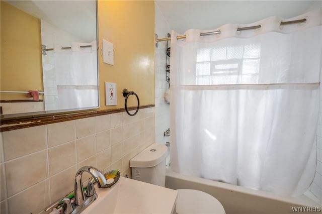 27 Hewitt Avenue, Buffalo, NY 14215