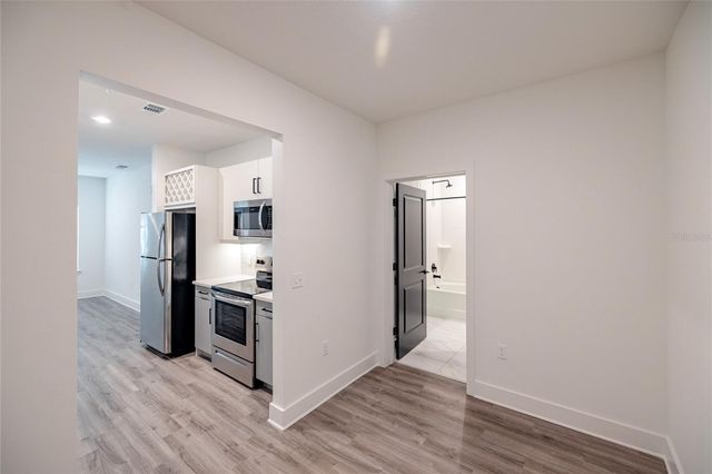 1420 LAKEFRONT DRIVE 6413, Sarasota, FL 34240