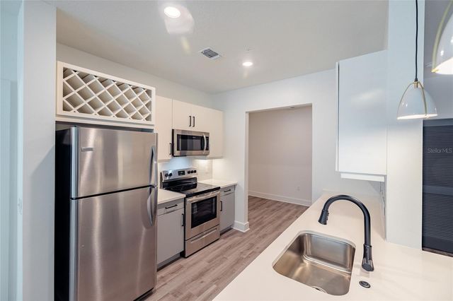 1420 LAKEFRONT DRIVE 6413, Sarasota, FL 34240