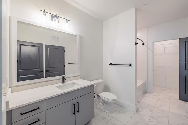 1420 LAKEFRONT DRIVE 6413, Sarasota, FL 34240