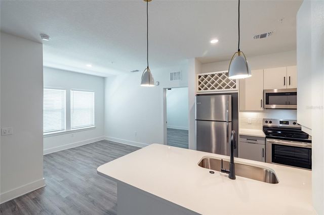 1420 LAKEFRONT DRIVE 6413, Sarasota, FL 34240