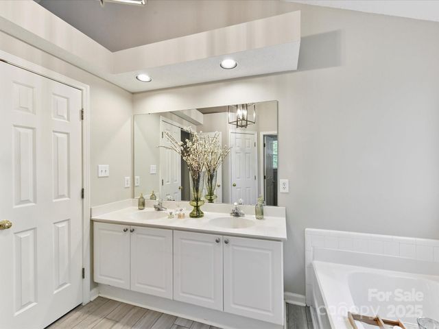 4222 Huntmeadow Drive, Charlotte, NC 28269