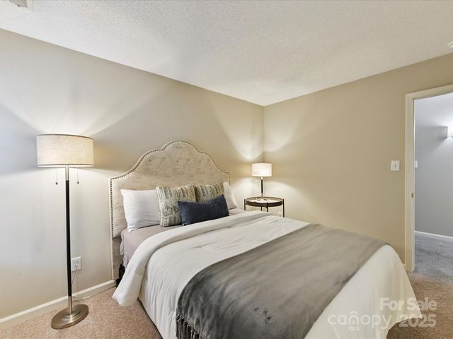 4222 Huntmeadow Drive, Charlotte, NC 28269