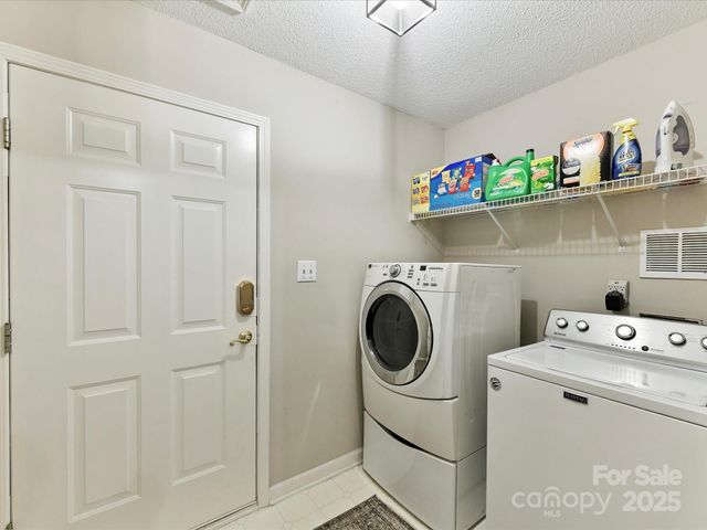4222 Huntmeadow Drive, Charlotte, NC 28269