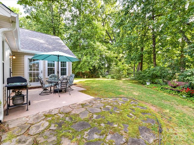 4222 Huntmeadow Drive, Charlotte, NC 28269