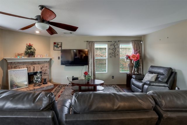 1411 Everglades Court, Arlington, TX 76002