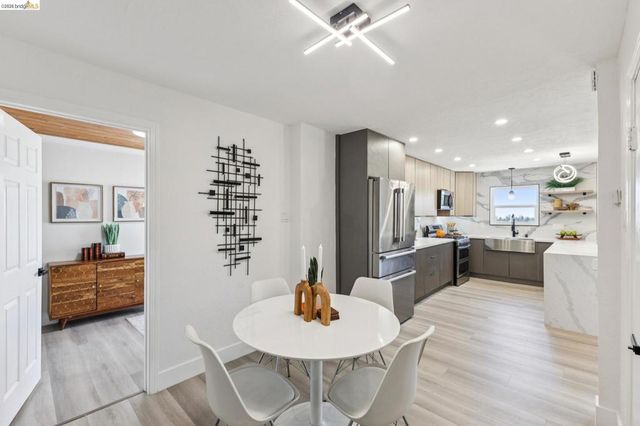 6756 Snake Road, Oakland, CA 94611