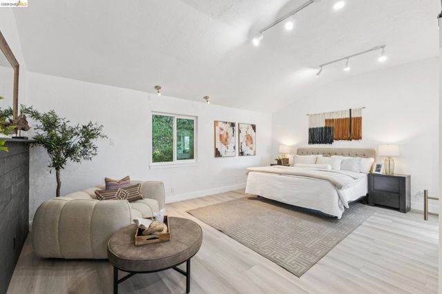 6756 Snake Road, Oakland, CA 94611