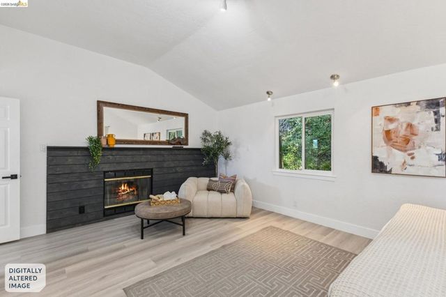 6756 Snake Road, Oakland, CA 94611