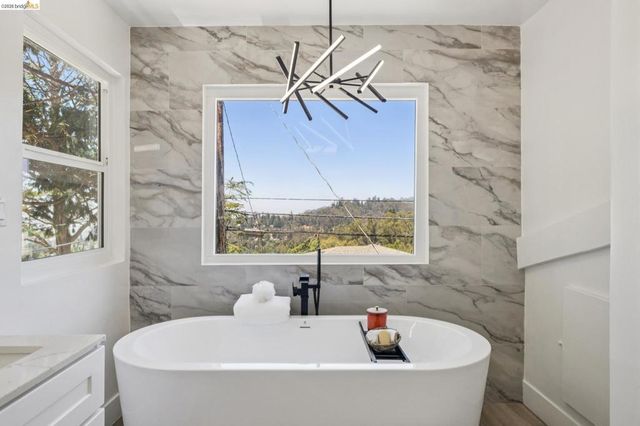 6756 Snake Road, Oakland, CA 94611